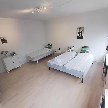 2 Bedroom With Free Private Parking Apartment