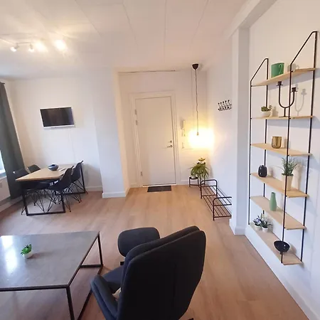 2 Bedroom With Free Private Parking * Randers