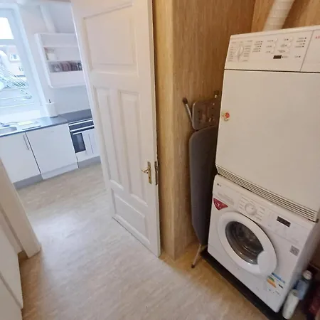 Apartment 2 Bedroom With Free Private Parking