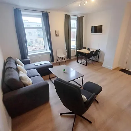 2 Bedroom With Free Private Parking Apartment