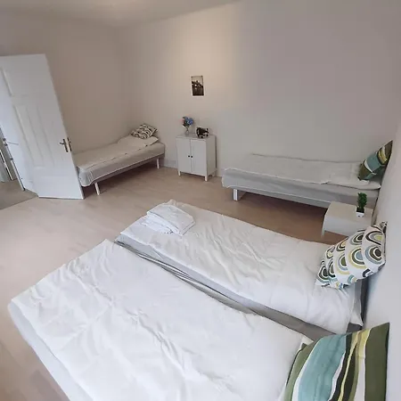 2 Bedroom With Free Private Parking
