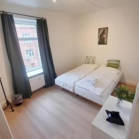 2 Bedroom With Free Private Parking * Randers