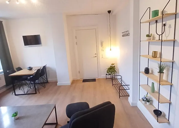 2 Bedroom With Free Private Parking * Randers