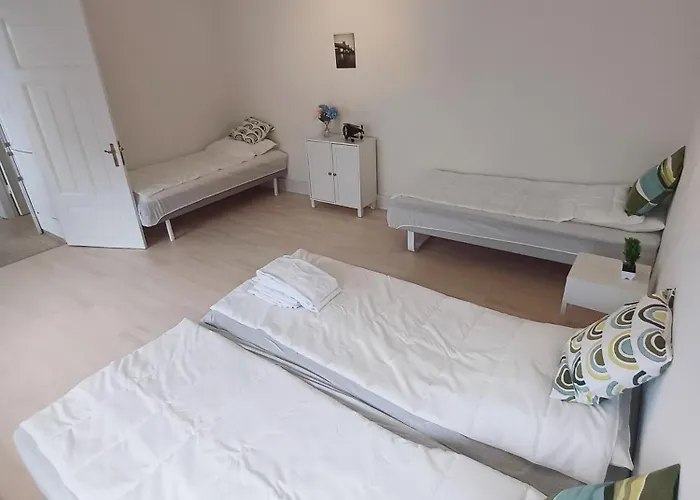 2 Bedroom With Free Private Parking Apartmán