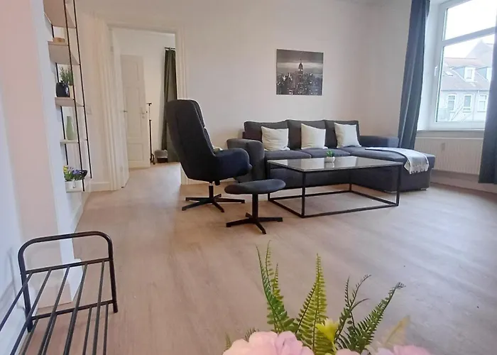 2 Bedroom With Free Private Parking Apartmán