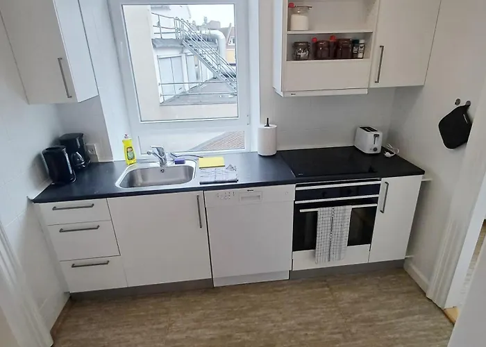 2 Bedroom With Free Private Parking