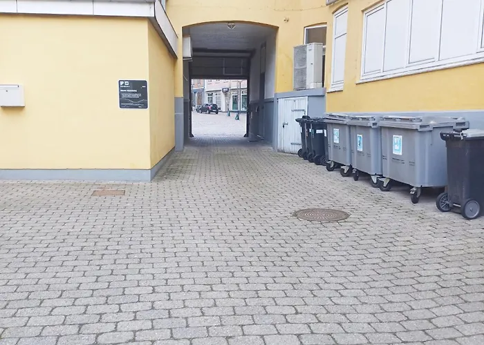 2 Bedroom With Free Private Parking *