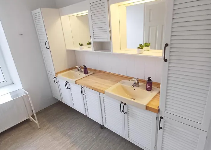 2 Bedroom With Free Private Parking Apartmán *